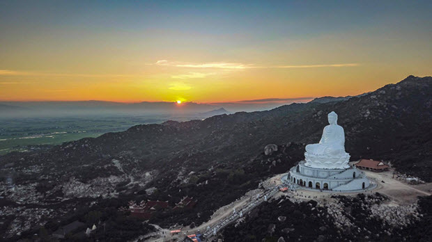 Tượng Phật ngồi lớn nhất Đông Nam Á 