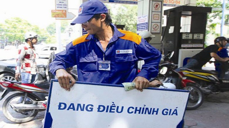 Giá dầu giảm lại là may mắn cho Việt Nam