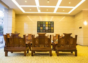 Golden Quang Tri Hotel