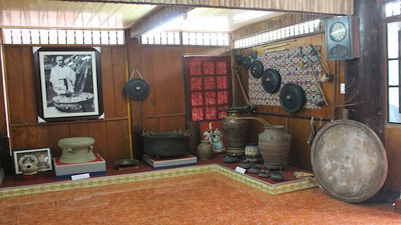 Bảo tàng độc đáo với hơn 5000 vật dụng của quan Mường xưa