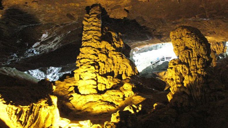 Phát hiện nhiều hang động mới tại Vịnh Hạ Long