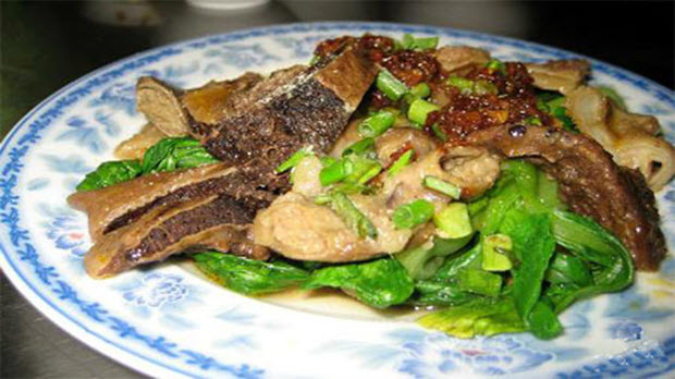 Coming to Binh Dinh, you only need to eat beef, enjoy a cup of Bau Da wine to forget the way back