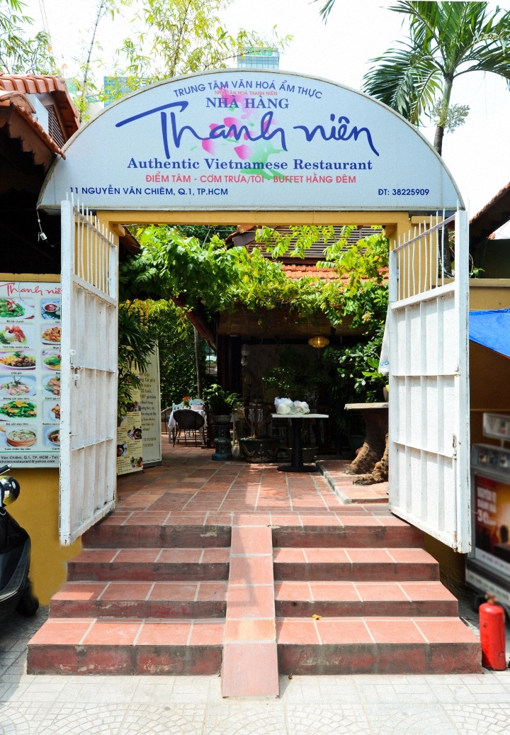 Thưởng thức buffet đậm chất Việt tại nhà hàng Thanh Niên