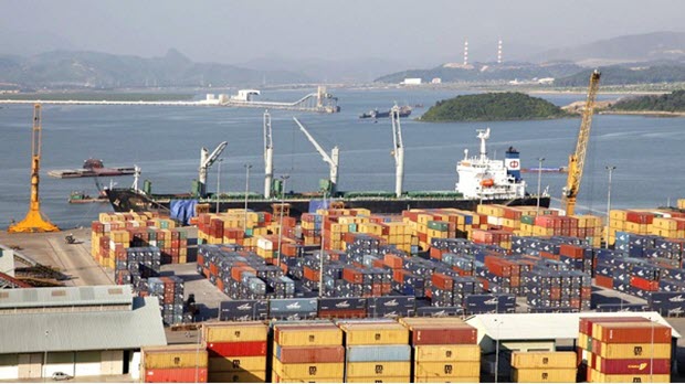 Thị phần hàng hóa qua cảng biển còn “chênh”