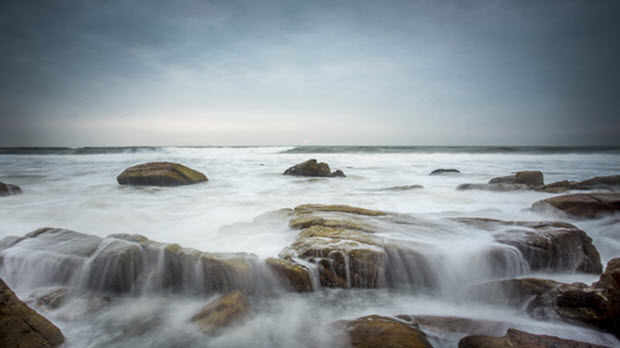 Khoảnh khắc sóng biển Phan Thiết đẹp mê hồn
