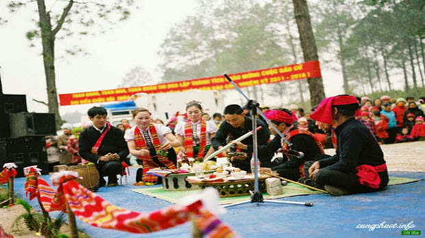 Lễ hội tri ân thầy mo của người Thái ở Mộc Châu