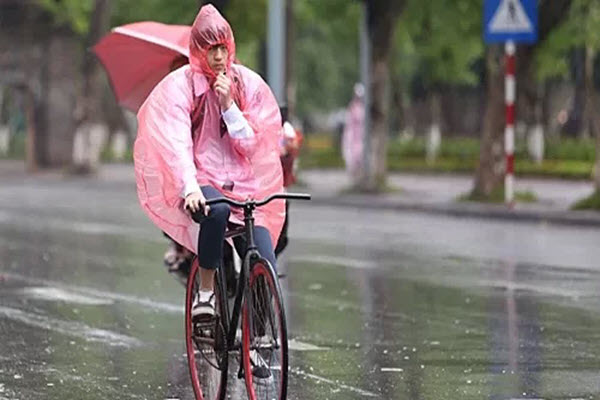 Hanoi downpour provides welcome reprieve from air pollution