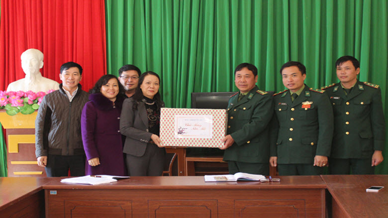 Ban Chỉ đạo Tây Bắc thăm và tặng quà tại tỉnh Hà Giang