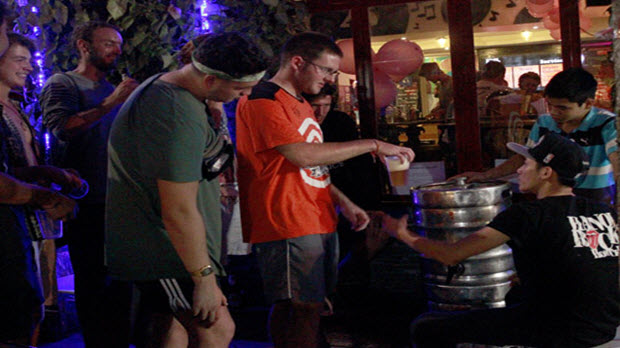 Bia hơi miễn phí cho khách du lịch phố cổ Hà Nội