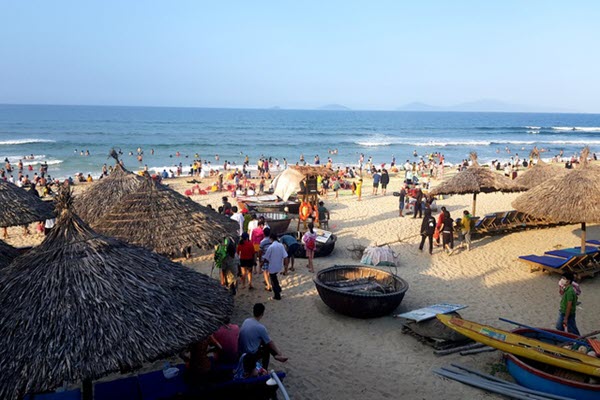 Quảng Nam mở cửa bãi tắm nhưng cấm mua bán, ăn uống trên bãi biển