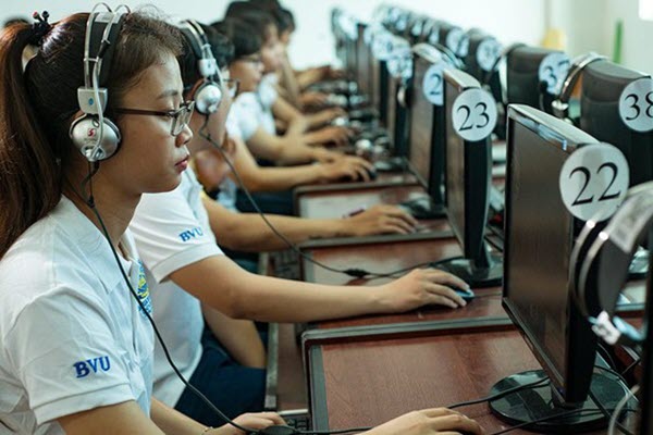 Trường ĐH Bà Rịa- Vũng Tàu trở thành đại học "trẻ nhất" Việt Nam đạt chứng nhận QS STARS ™ 4 SAO