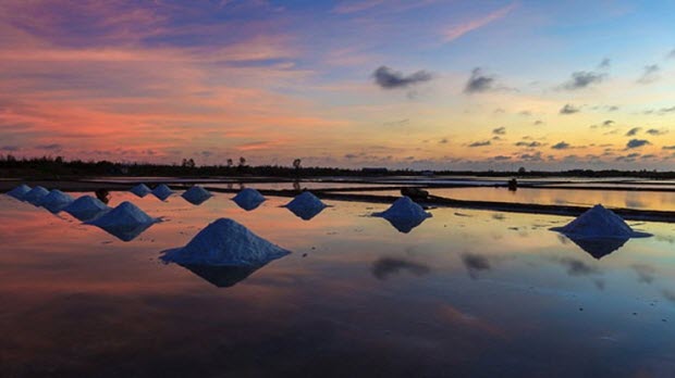 Cánh đồng muối Việt - nơi ngắm hoàng hôn đẹp nhất thế giới