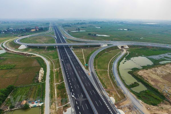 Giảm phí dịch vụ cao tốc hiện đại nhất Việt Nam từ ngày mai