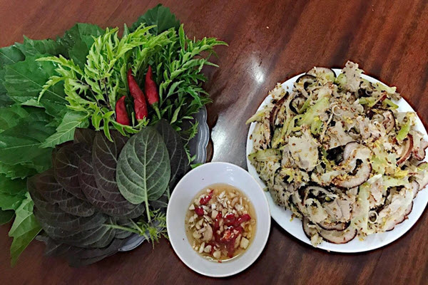 Đặc sản "thui rơm" thơm nức mũi, khách vừa ăn vừa cuốn mỏi tay ở Ninh Bình
