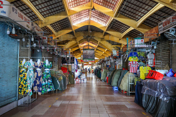 Nhiều tiểu thương chợ Bến Thành đóng cửa