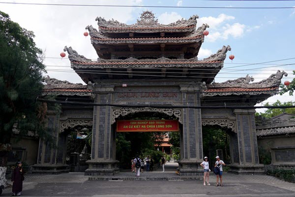 Độc đáo ngôi chùa có tượng Phật ngoài trời lớn nhất Việt Nam