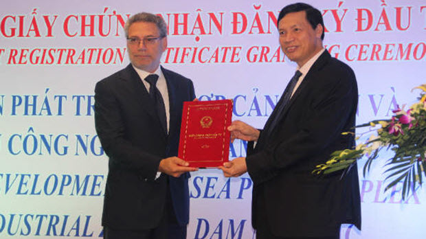  Quảng Ninh trao Giấy chứng nhận đầu tư Dự án Tổ hợp cảng biển và KCN Đầm Nhà Mạc