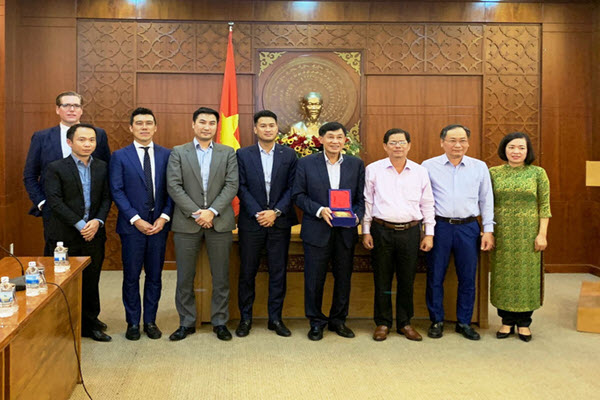 Tỷ phú Johnathan Hạnh Nguyễn cam kết thu hút đầu tư 40 tỷ USD vào Bắc Vân Phong