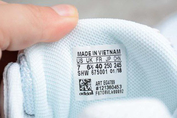Báo Trung Quốc: Các ông lớn thời trang thế giới đang chọn Việt Nam để sản xuất giày dép