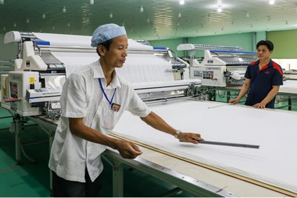EU, US buyers' order postponment on virus pressure hurts Vietnam’s textile industry