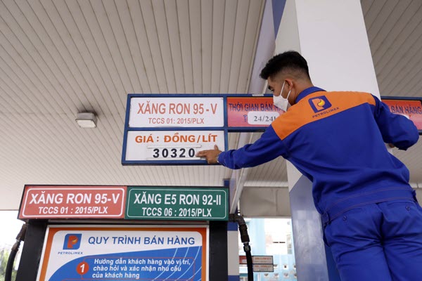 So sánh giá xăng ở Việt Nam với Thế giới