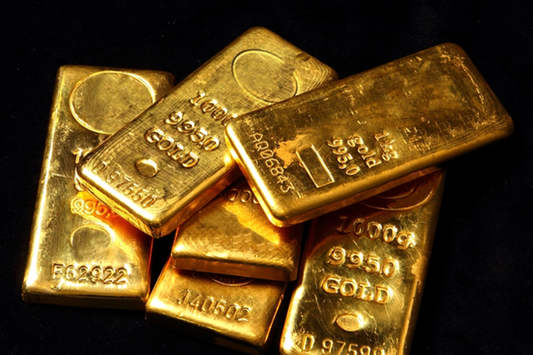 Gold prices rise as trade war resolution seems distant