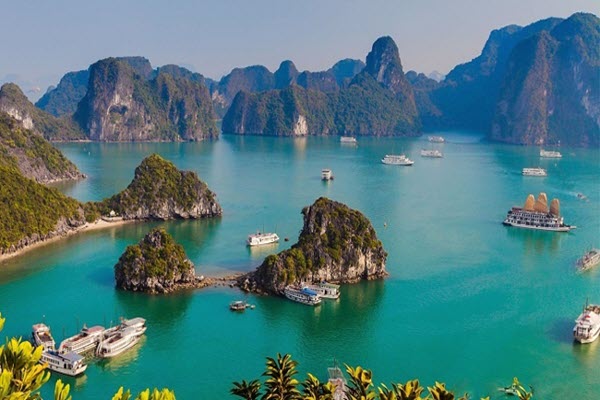 [Infographic] Vịnh Hạ Long và địa đạo Củ Chi lọt top điểm du lịch hấp dẫn ở Đông Nam Á
