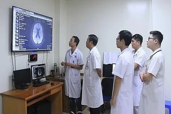Hanoi hospital pioneers switch from radiographic film to digital