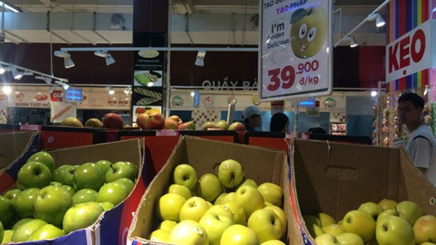 Bán trái cây nhập khẩu rẻ bèo, siêu thị lớn có “chiêu” gì?