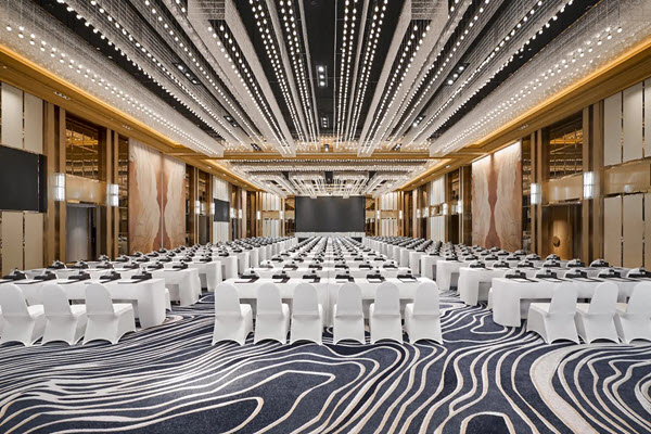 Khách sạn Hội nghị hàng đầu Việt Nam, sở hữu ballroom cực hoàng tráng: Thiết kế lấy cảm hứng từ hoa sen và sông Cửu Long uốn lượn, sức chứa lên tới 1.200 người