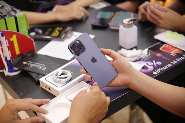 iPhone 14 chính thức về Việt Nam, FPT Retail, Thế giới di động, 24hStore... phá kỷ lục doanh số ngày đầu mở bán