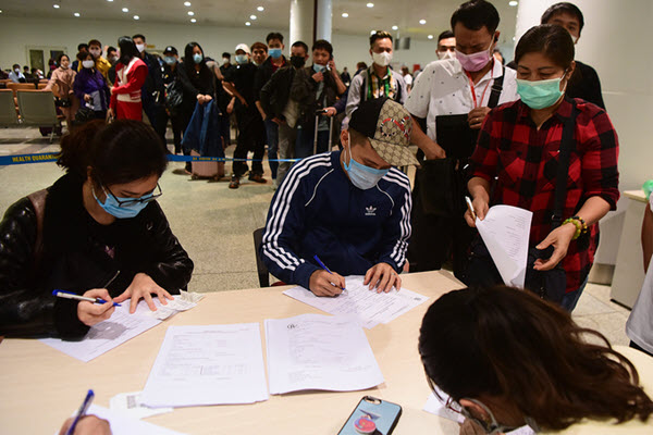 Sân bay Nội Bài tạm dừng nhập cảnh hành khách trên các chuyến bay quốc tế