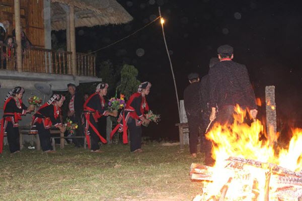  Huyền bí lễ hội nhảy lửa của người Dao đỏ