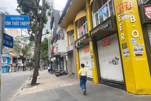Nhà phố "đất vàng" TPHCM gặp khó, giá chào thuê giảm sốc tới 50%