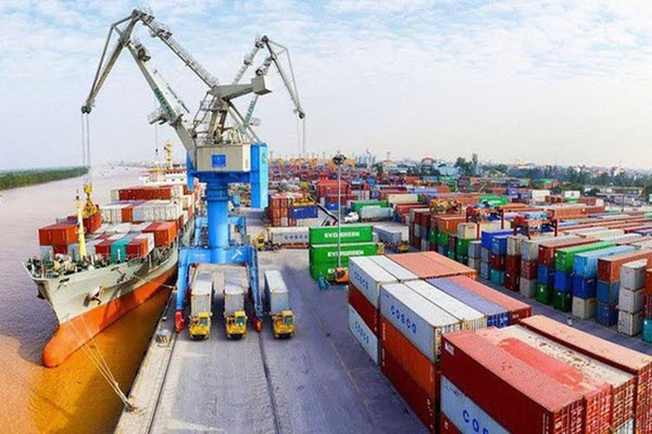 Xuất khẩu ước đạt 53,79 tỷ USD, nhập siêu quay trở lại