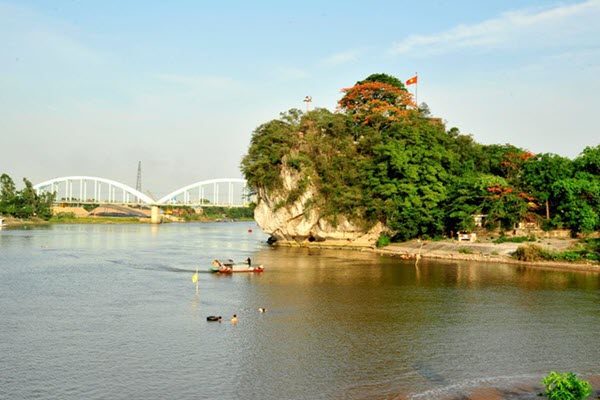 Khám phá “núi thơ” di tích quốc gia đặc biệt ở Ninh Bình
