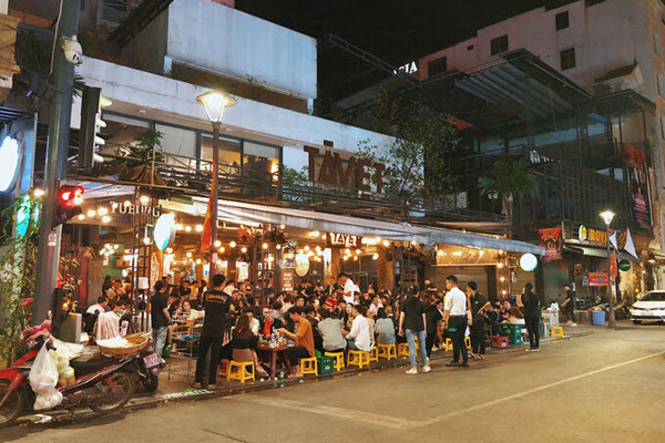 7 quán ăn đêm hút khách trong phố Tây ở Huế