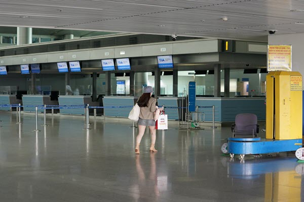 Tạm dừng nhập cảnh hành khách tại sân bay Tân Sơn Nhất