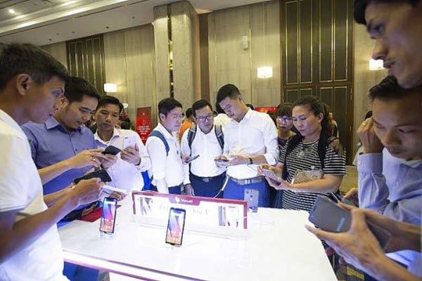 Thị Trường Smartphone Việt Nam: Cánh Cửa Nào Cho Thương Hiệu Việt?