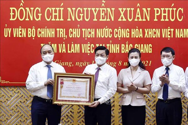 Chủ tịch nước tặng Bắc Giang Huân chương Lao động vì thành tích chống dịch