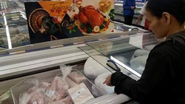 Thịt ngoại giá rẻ bày bán tràn lan trong siêu thị