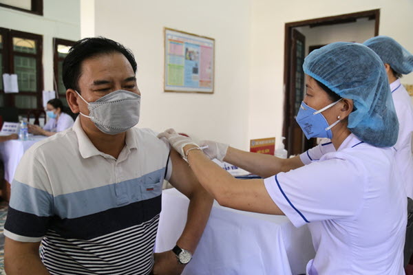 Làm sao để Việt Nam đẩy nhanh tiêm vaccine Covid-19?