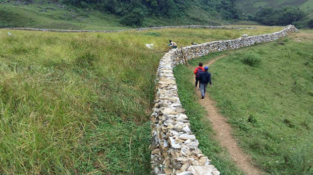  Độc đáo những “tường thành” đá nơi thung lũng Sài Khao