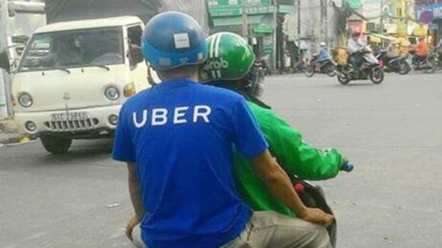 Grab, Uber dìm nhau ở Việt Nam: Giành giật khách, lôi kéo lái xe