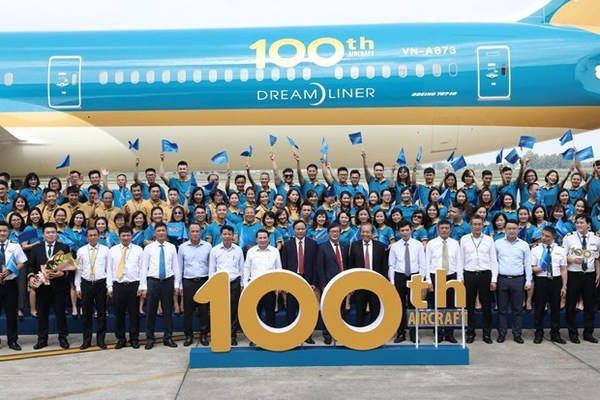 ベトナム航空が100機目の航空機を歓迎