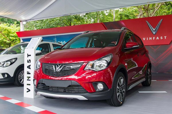 10 xe bán chạy tháng 7: VinFast Fadil bỏ xa Toyota Vios, Lux A góp mặt