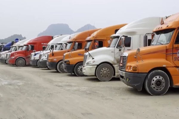 Cửa khẩu Lạng Sơn ùn ứ hơn 4.300 xe nông sản xuất sang Trung Quốc